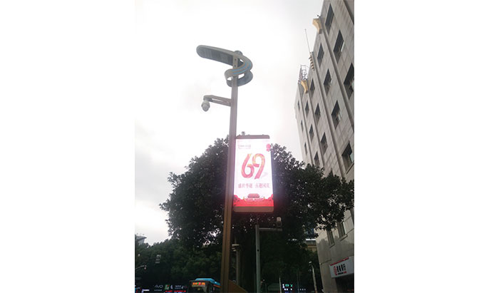 江苏海安示范点智慧LED灯杆屏