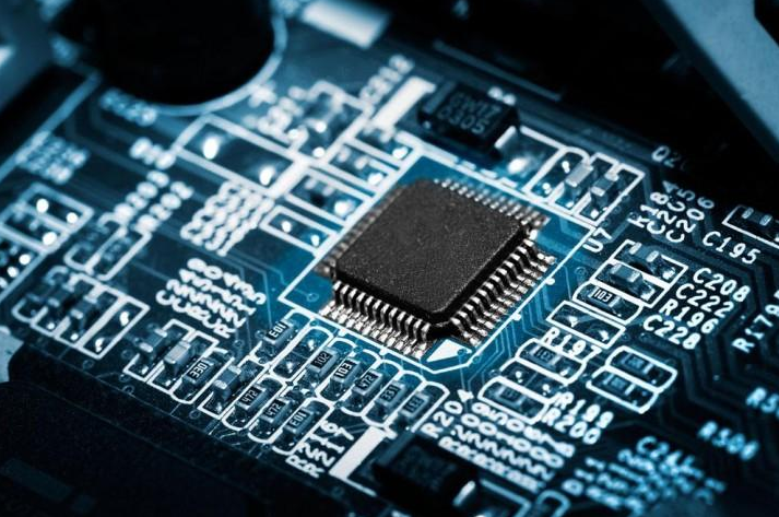 最终天量级别的AI训练/推理工作负载被“最慢通信环节”拖累