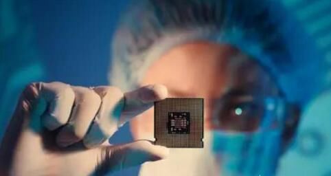 通过集成光子学技术实现了网络架构的革新