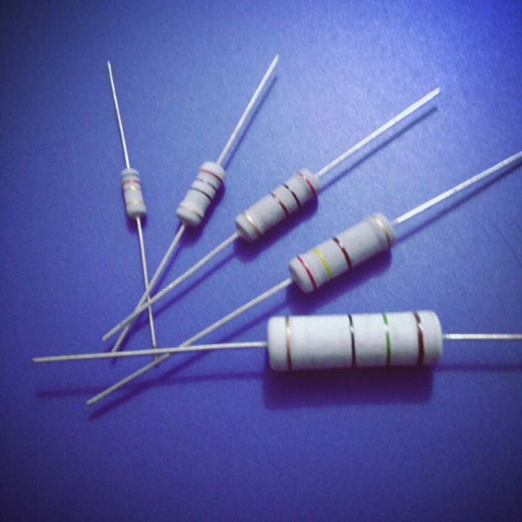 采用惰性气体热膨胀感应机构