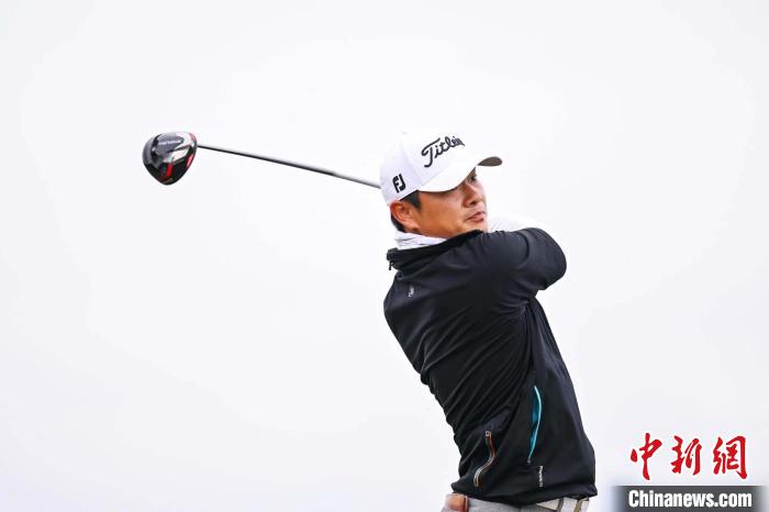 曹森在厦门东方高尔夫锦标赛半程以64杆首轮领先