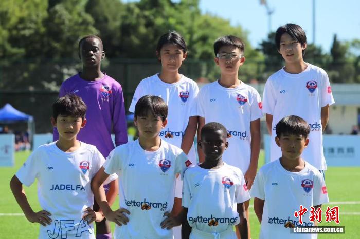 津巴布韦籍足球教练：助力更多孩子圆梦绿茵场