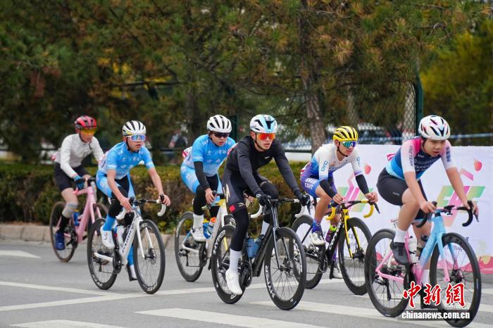 2025青少年公路自行车联赛西宁站圆满收官 各组冠