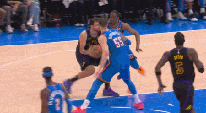 东契奇无对抗伤退湖人战术引争议