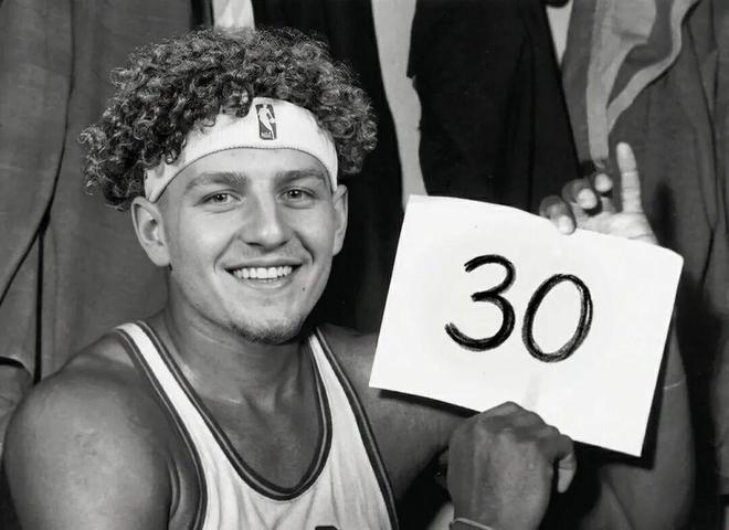 勇士队队友集体宠成70分大佬 波杰生涯首秀30分引