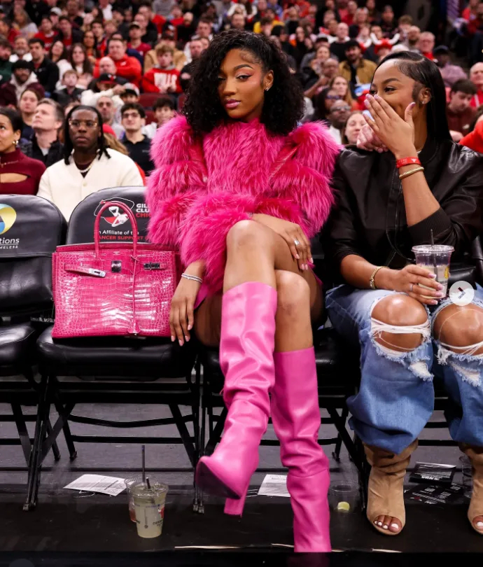 杜兰特愚人节玩笑夸赞WNBA球星引发球迷调侃单身