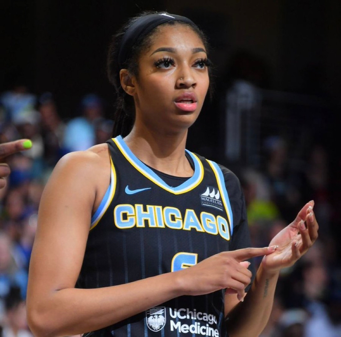 杜兰特愚人节玩笑夸赞WNBA球星引发球迷调侃单身